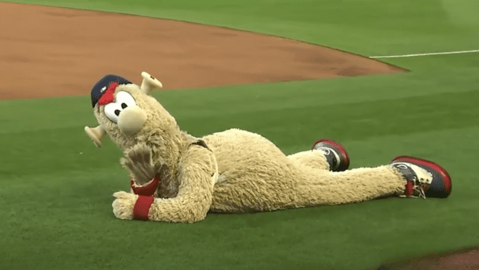 Braves’ Mascot Blooper Has Chris Sale’s Back, Silencing the Haters Braves’ Mascot Blooper Has Chris Sale’s Back, Silencing the Haters