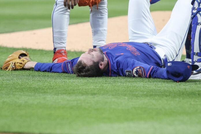 Mets Lose Key Pitcher After Suffering Brutal Leg Injury