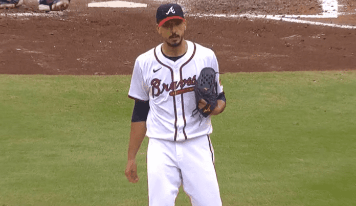 Charlie Morton says goodbye to the Braves, and MLB rumors heat up Charlie Morton says goodbye to the Braves, and MLB rumors heat up