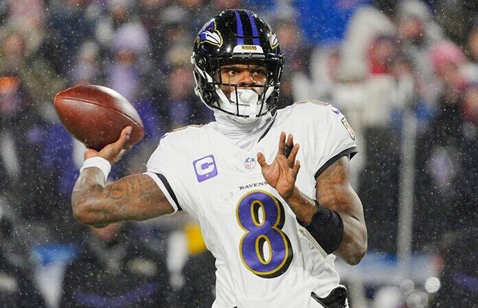 6 NFL Players About to Get Record Breaking Contracts 6 NFL Players About to Get Record Breaking Contracts