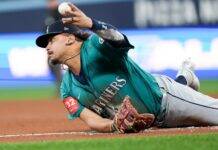 Mariners Player Completely Loses Track of the Game Mariners Player Completely Loses Track of the Game