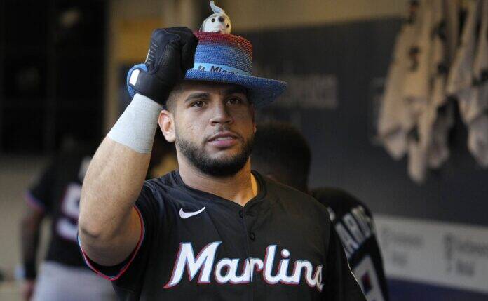 MLB Announcer Snaps On the Marlins' Catcher After Bad Play MLB Announcer Snaps On the Marlins' Catcher After Bad Play