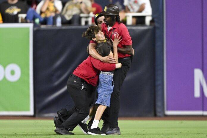 Kid Brutally Tackled by Security, MLB Stars Left Shocked Kid Brutally Tackled by Security, MLB Stars Left Shocked