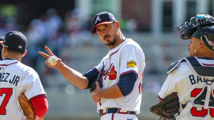 Charlie Morton Walks Off to Roaring Cheers in Braves' Finale